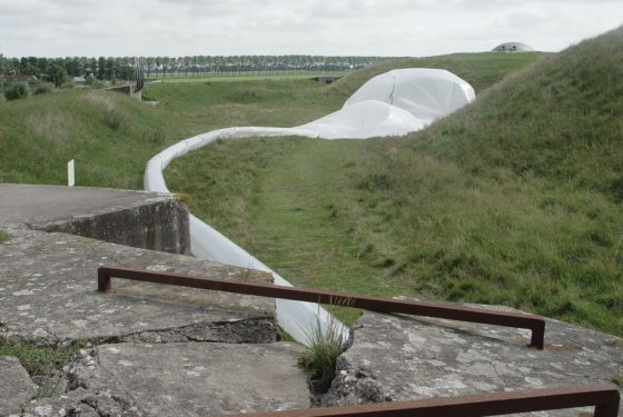 opblaasvolume, fort Spijkerboor, 2011, Nederland,plastiek folie 16mx6mx6m