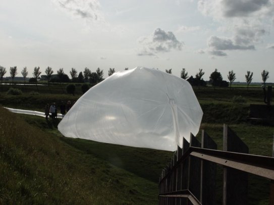 opblaasvolume, fort Spijkerboor, 2011, Nederland,plastiek folie 16mx6mx6m