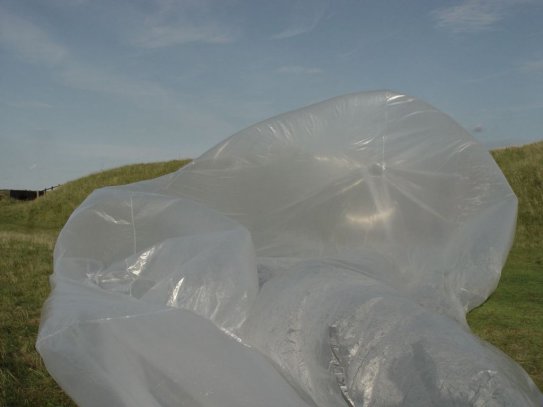 opblaasvolume, fort Spijkerboor, 2011, Nederland,plastiek folie 16mx6mx6m